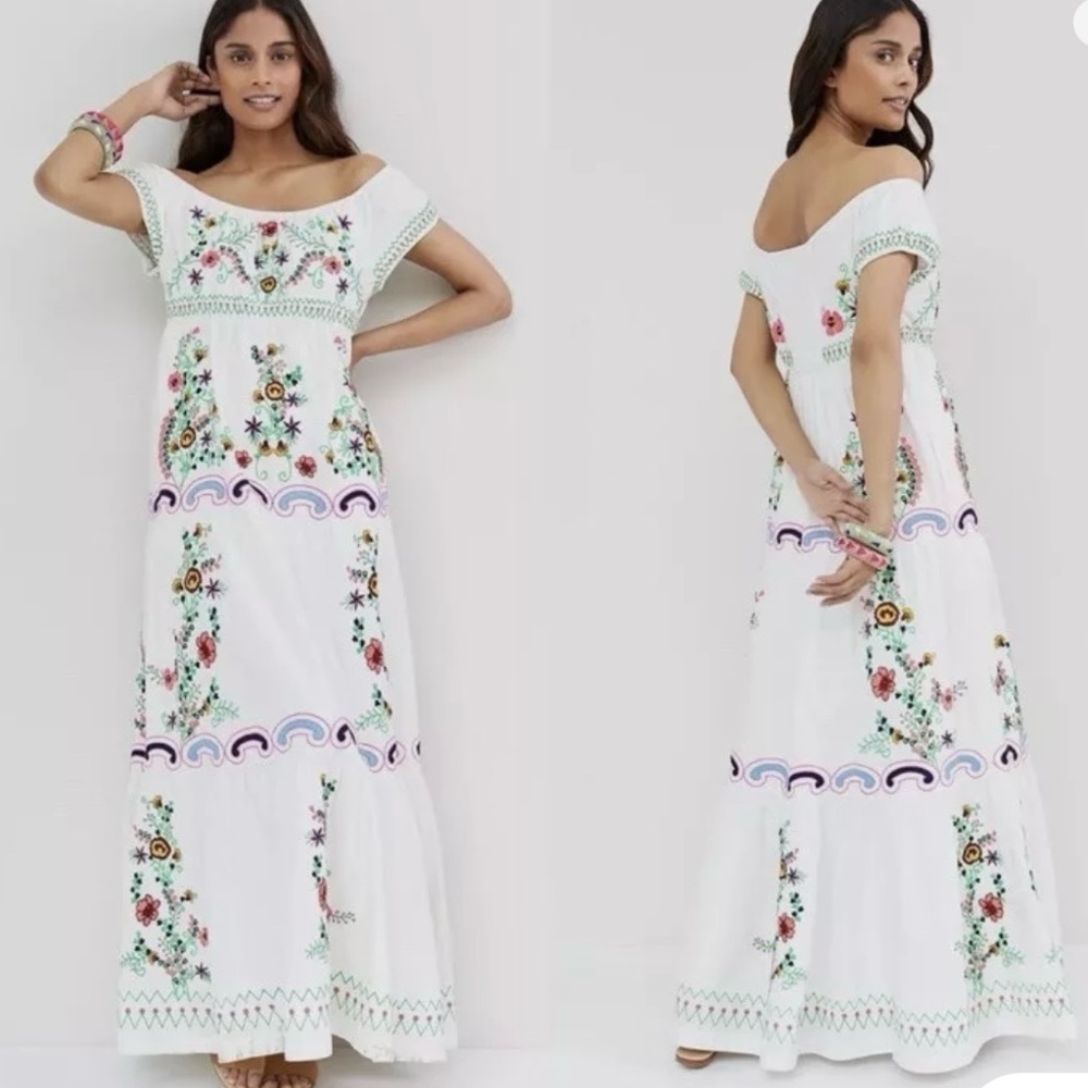 Embroidered maxi dress with pockets.